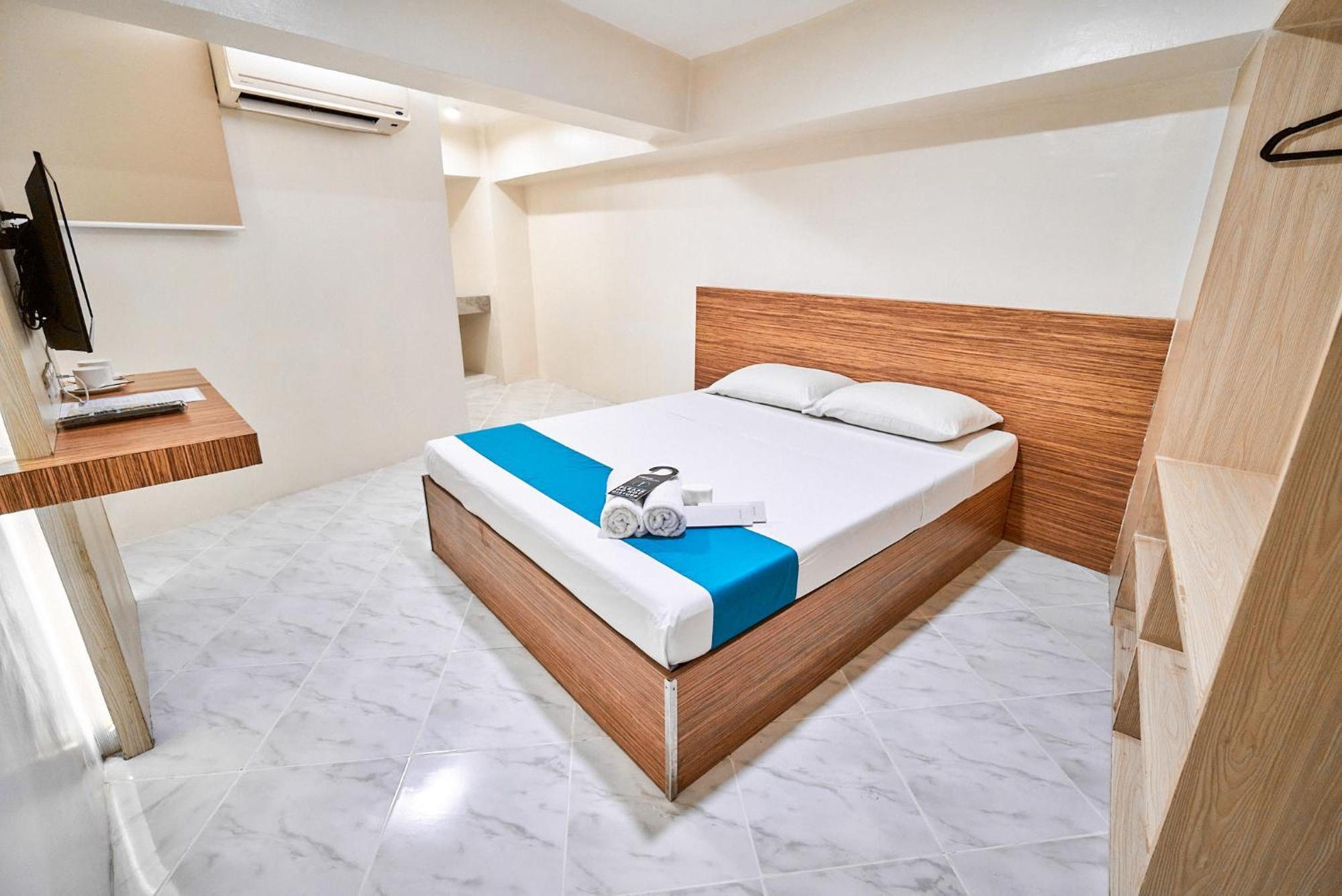 Circuit Hostel Makati City Eksteriør bilde